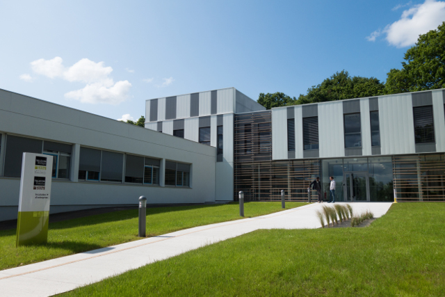 Entrée de l'incubateur tout neuf de Télécom Bretagne à Rennes